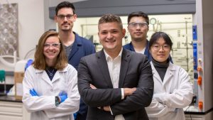 Alexis Hocken (front left), Associate Professor Matthew Green (center) and his lab group in 2018.