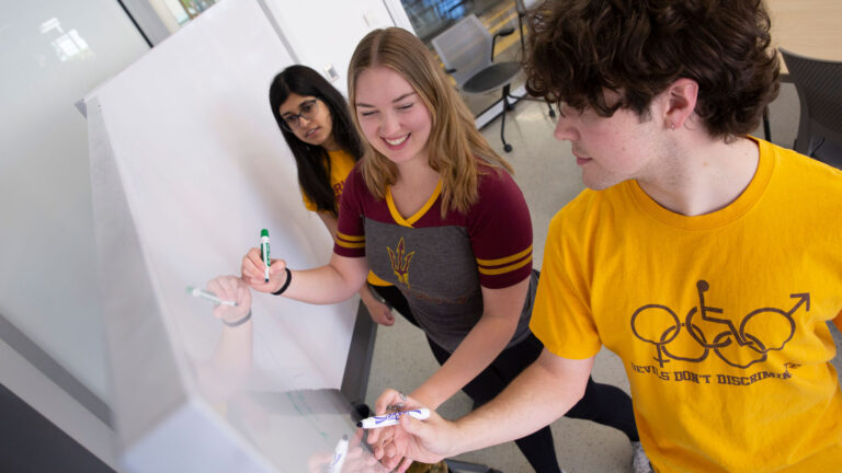 Daniella Pautz (center), a biomedical engineering graduate student, works with FURI students Maxwell Johnson (right) and Ruhi Dharan (left). Pautz’s research explores how methods of persuasion used by engineering professors can affect students’ performance and well-being.